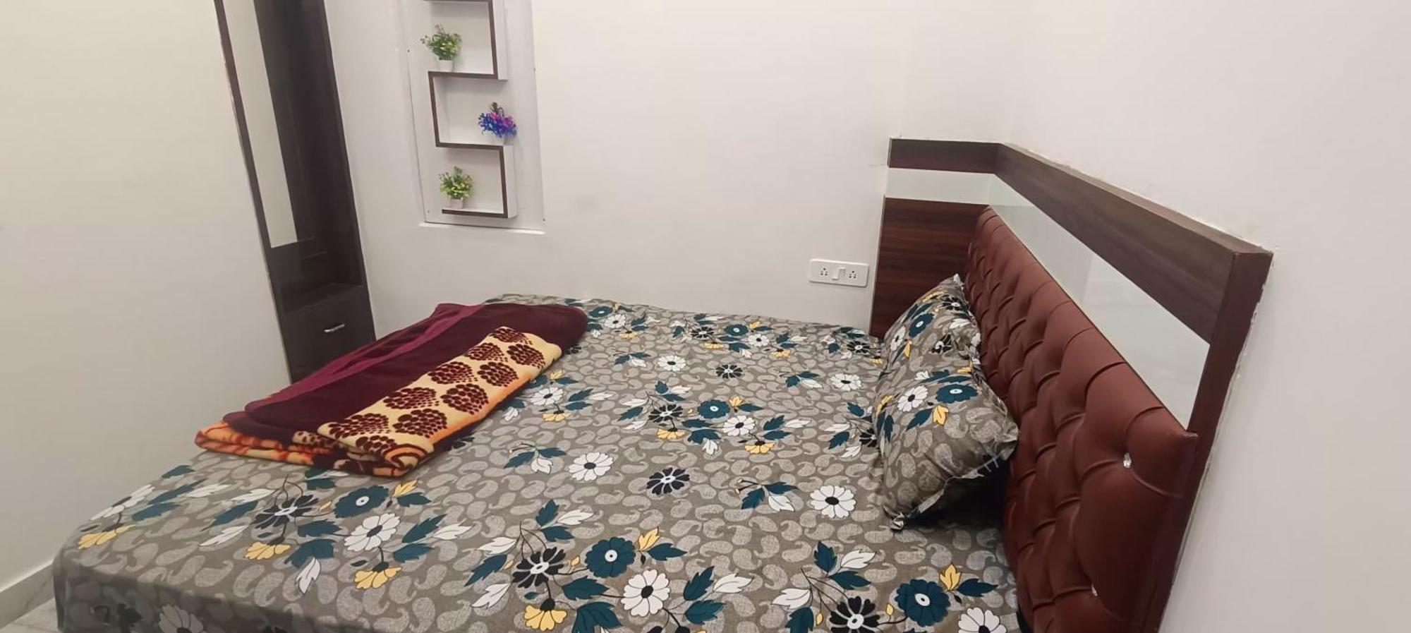 Goenka Home Stay Barsana Chhata Eksteriør billede