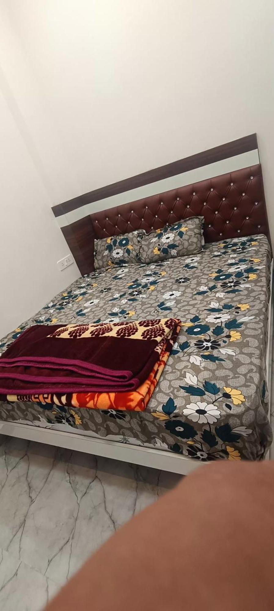 Goenka Home Stay Barsana Chhata Eksteriør billede
