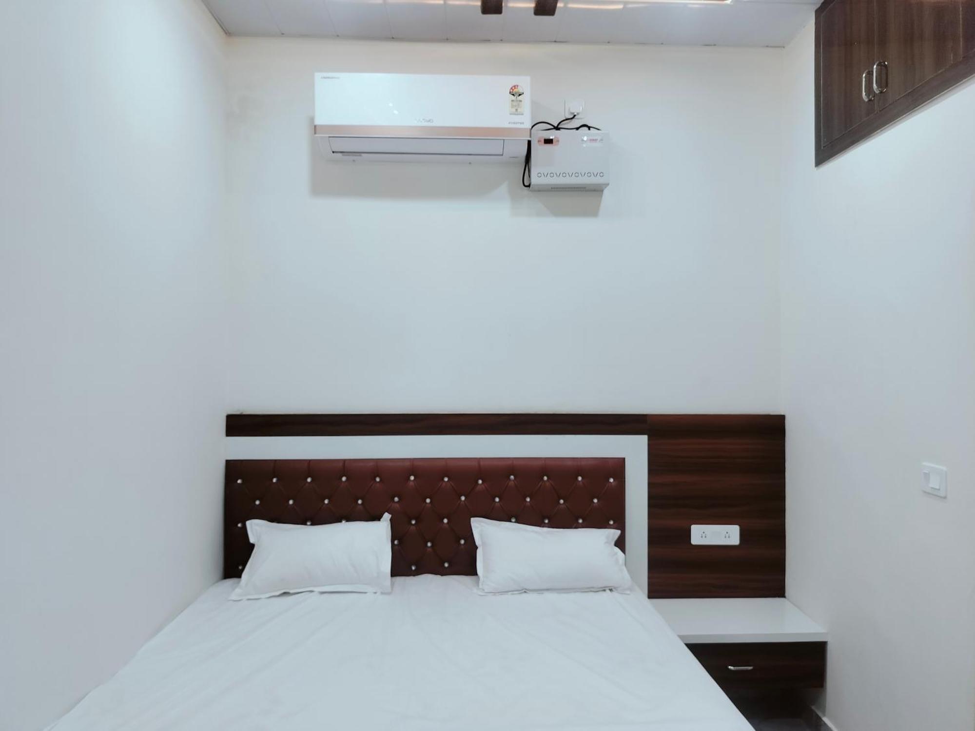 Goenka Home Stay Barsana Chhata Eksteriør billede